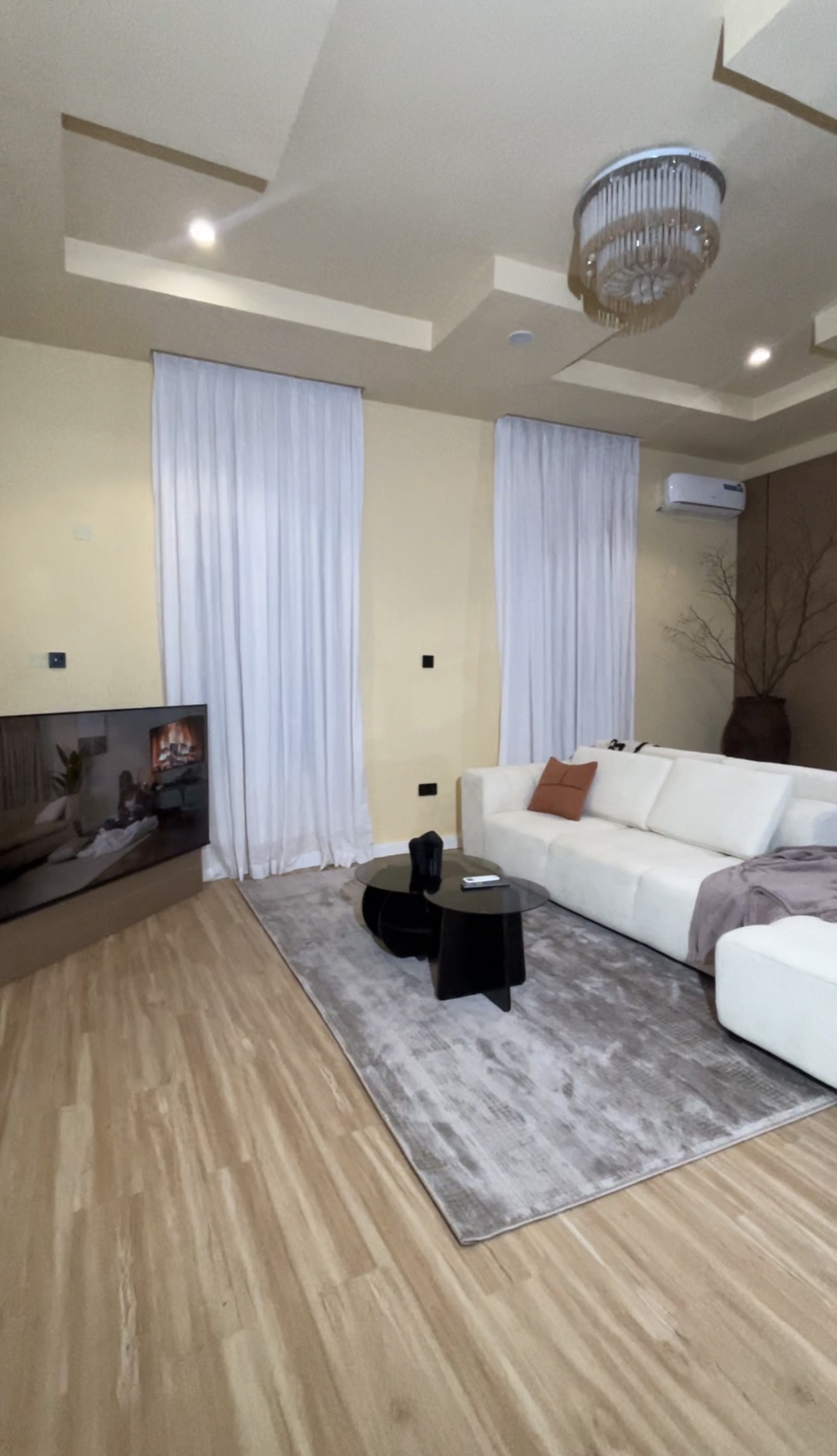 4 BEDROOM HOUSE WITH CINEMA ROOM