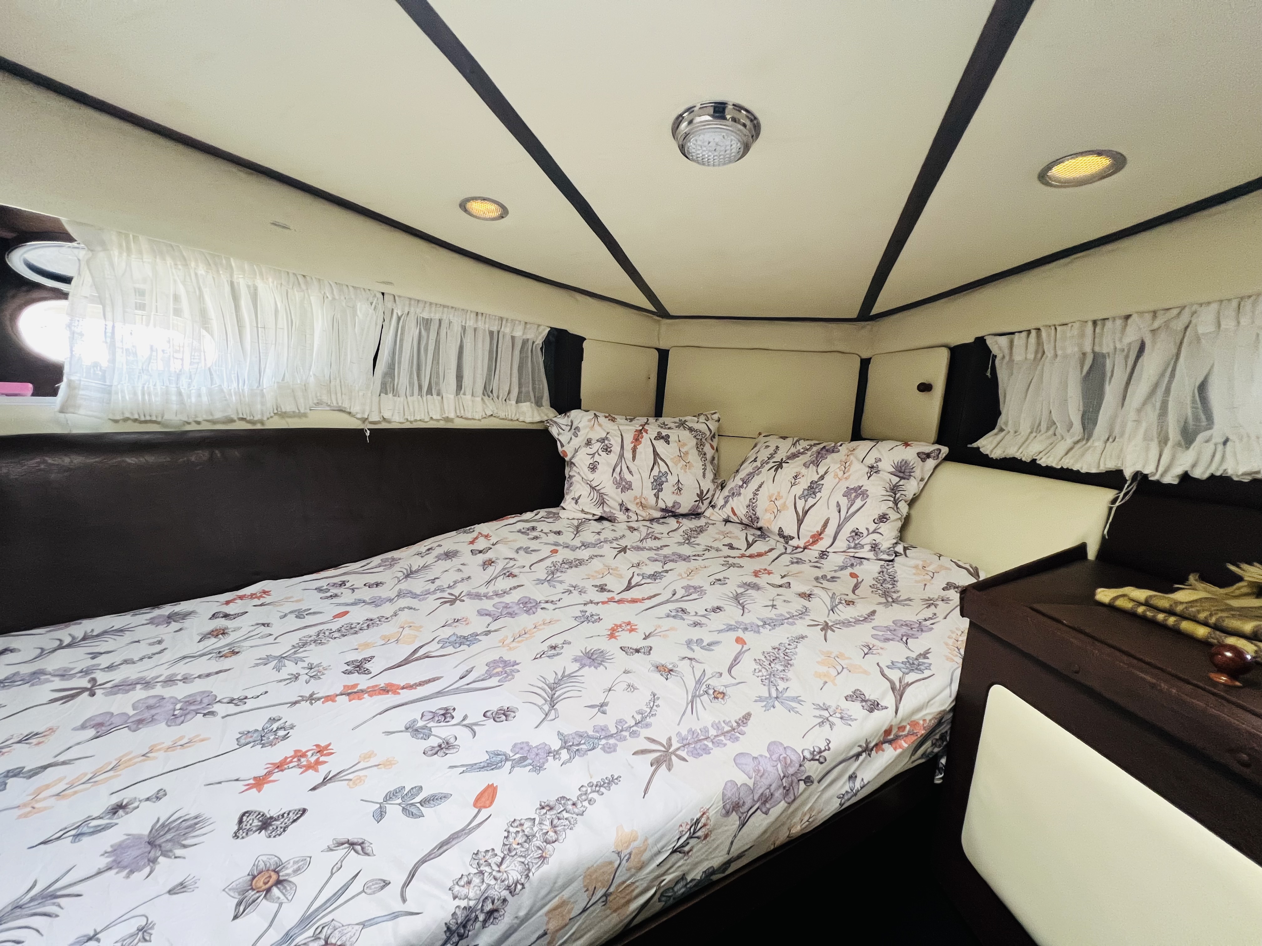 Yatch Cruise 25