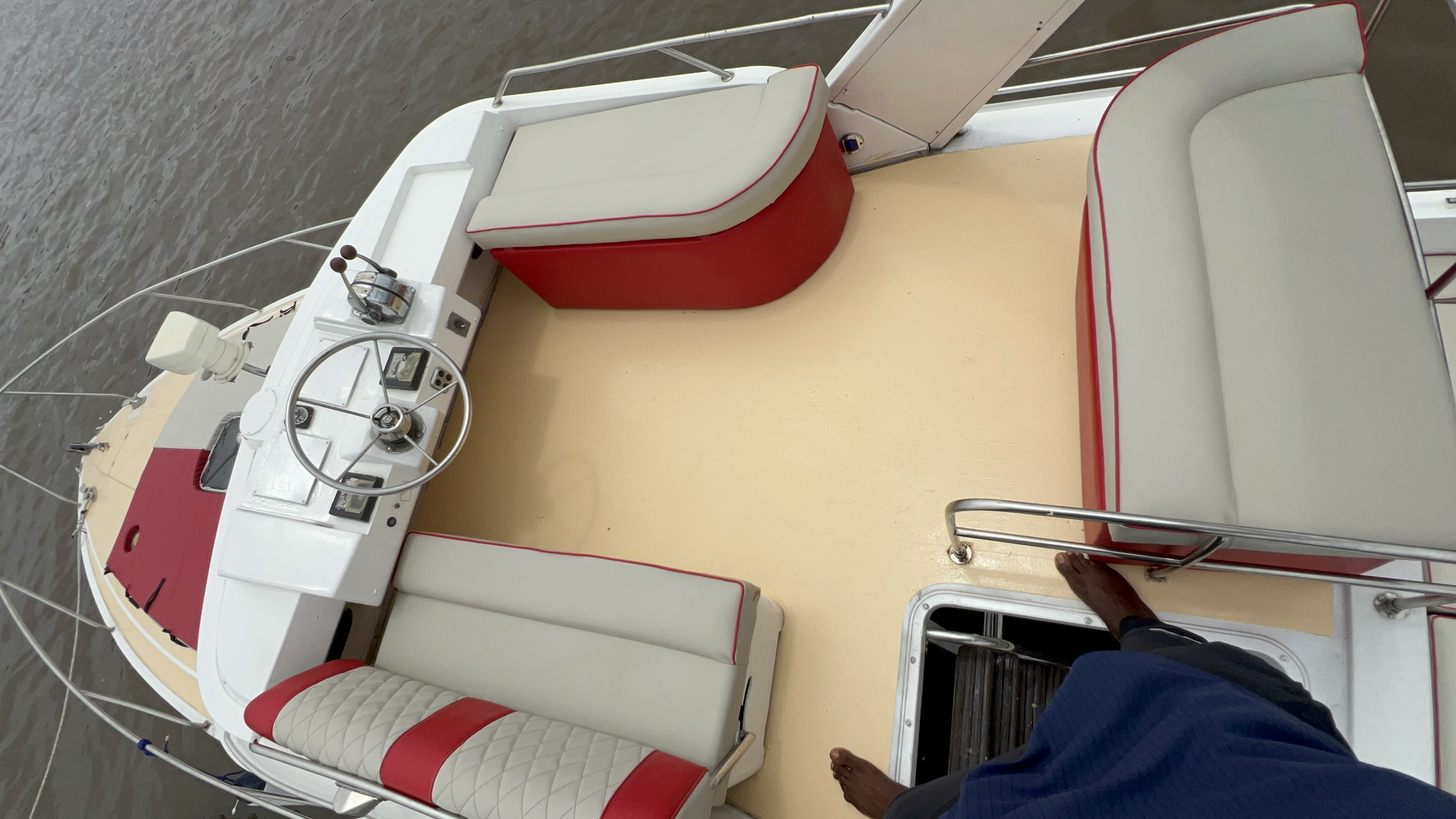 Yatch Cruise 25