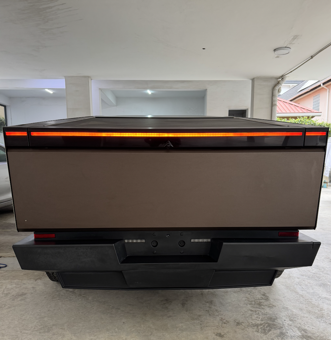 CYBER TRUCK (TESLA)