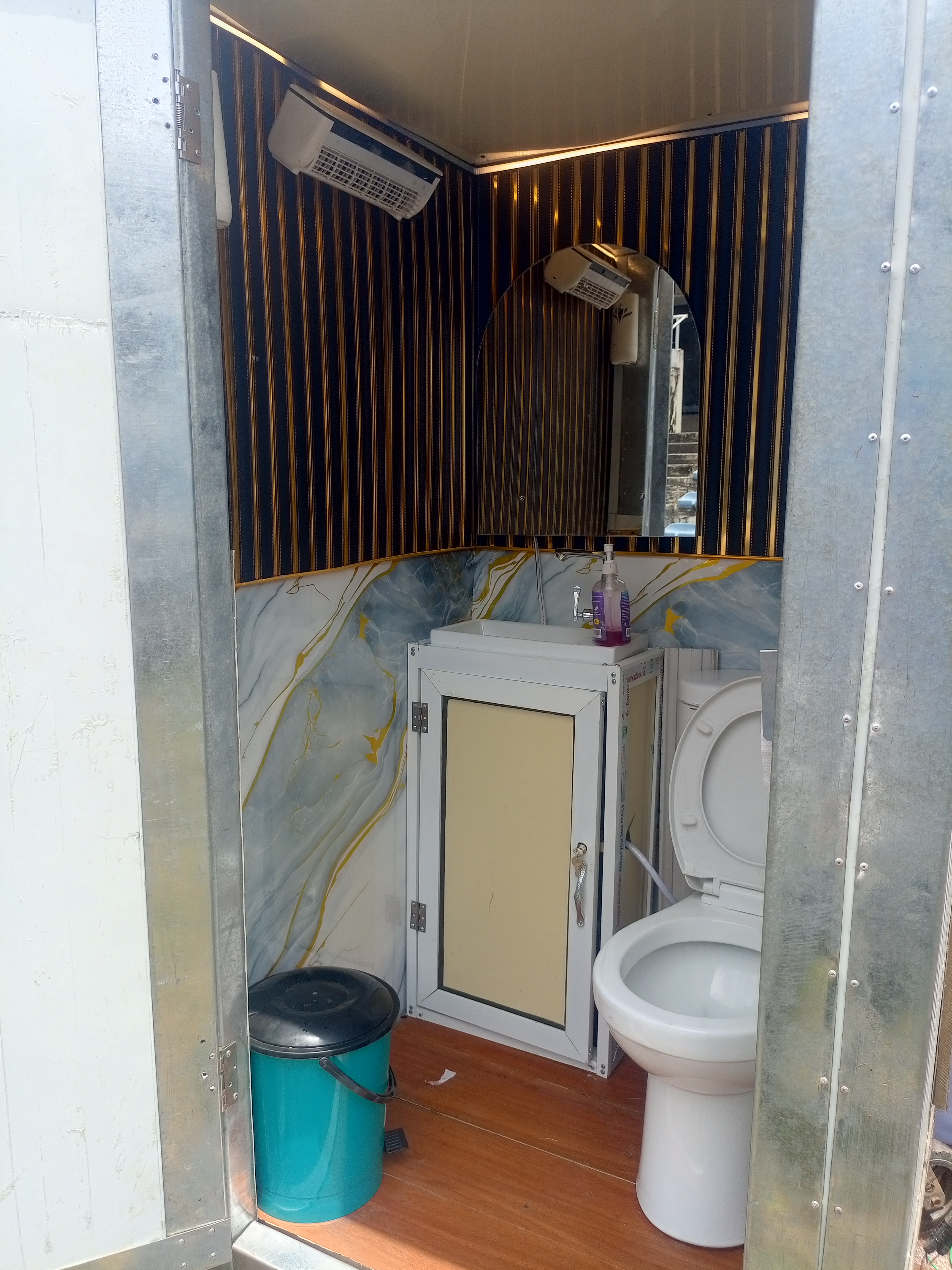 Mobile toilet services 