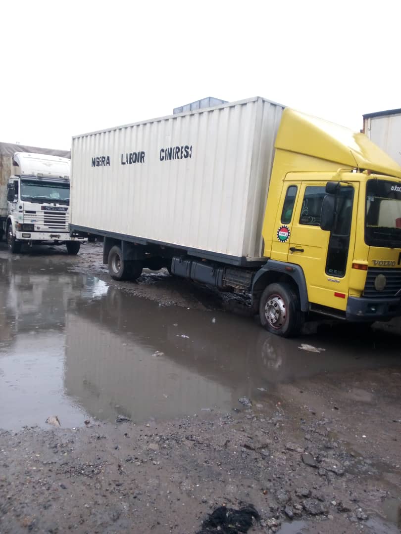 Truck rental services 