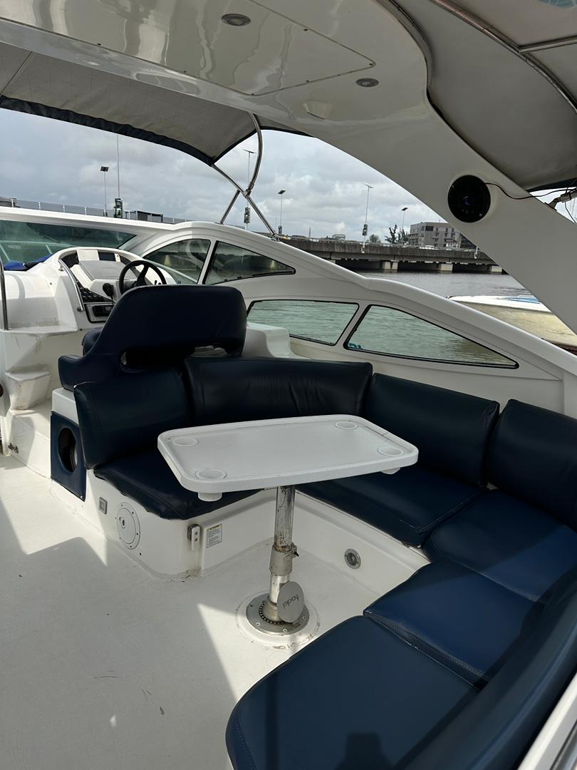 25 CAPACITY CRUISE BOAT