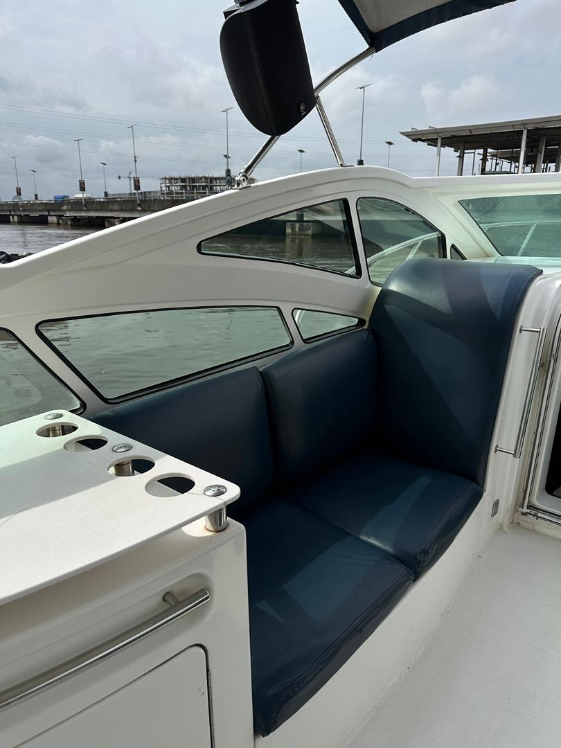 25 CAPACITY CRUISE BOAT