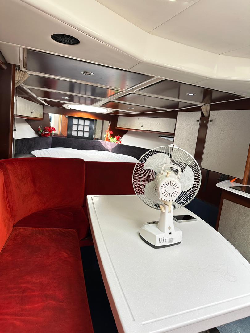 25 CAPACITY CRUISE BOAT
