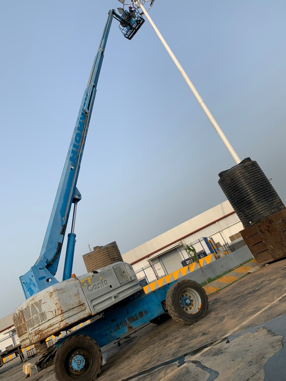 Man Lift Crane/ Cherry Picker Rent Within Lagos and Nationwide 