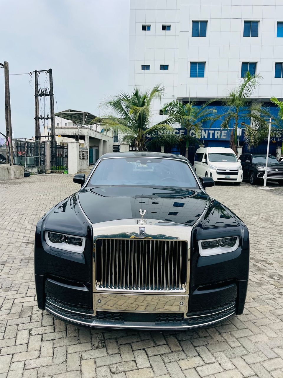 Car rental (ROLLS ROYCE PHANTOM)