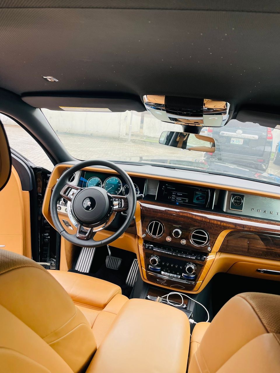 Car rental (ROLLS ROYCE PHANTOM)