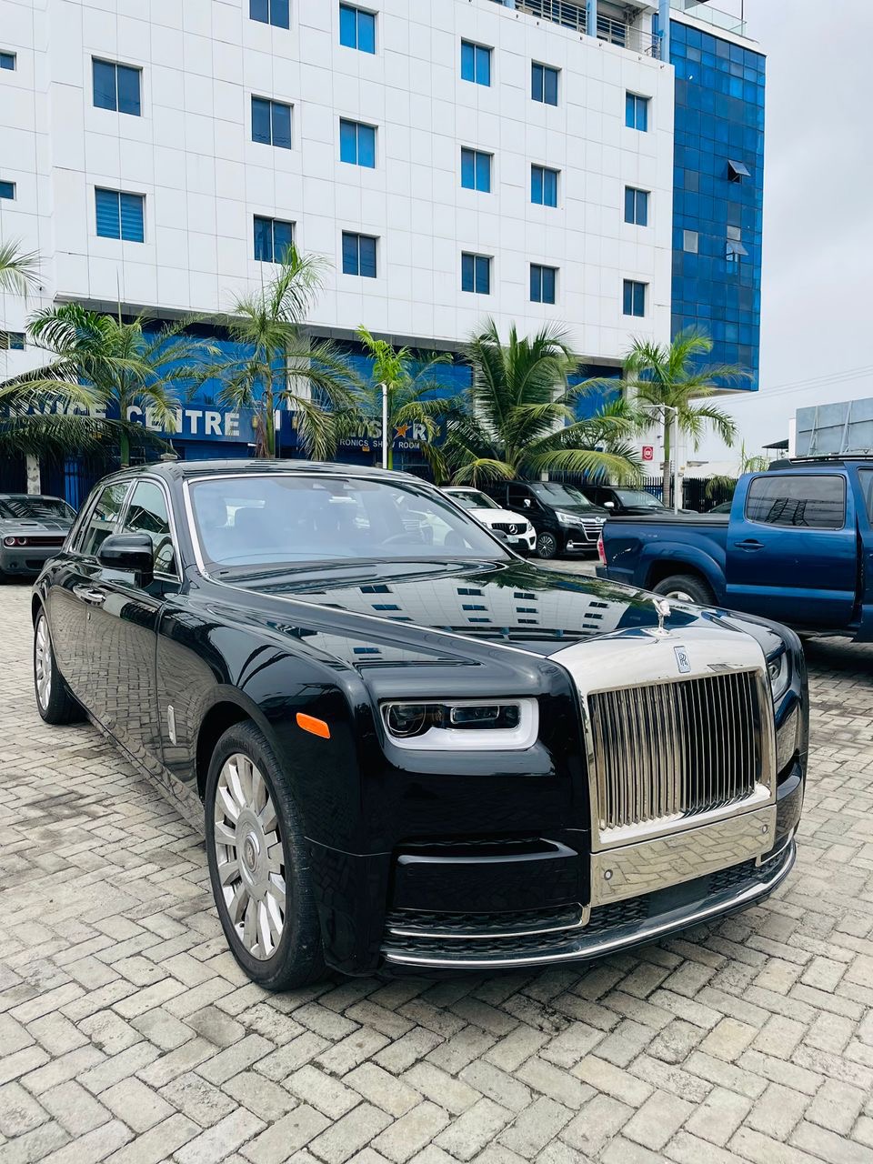 Car rental (ROLLS ROYCE PHANTOM)