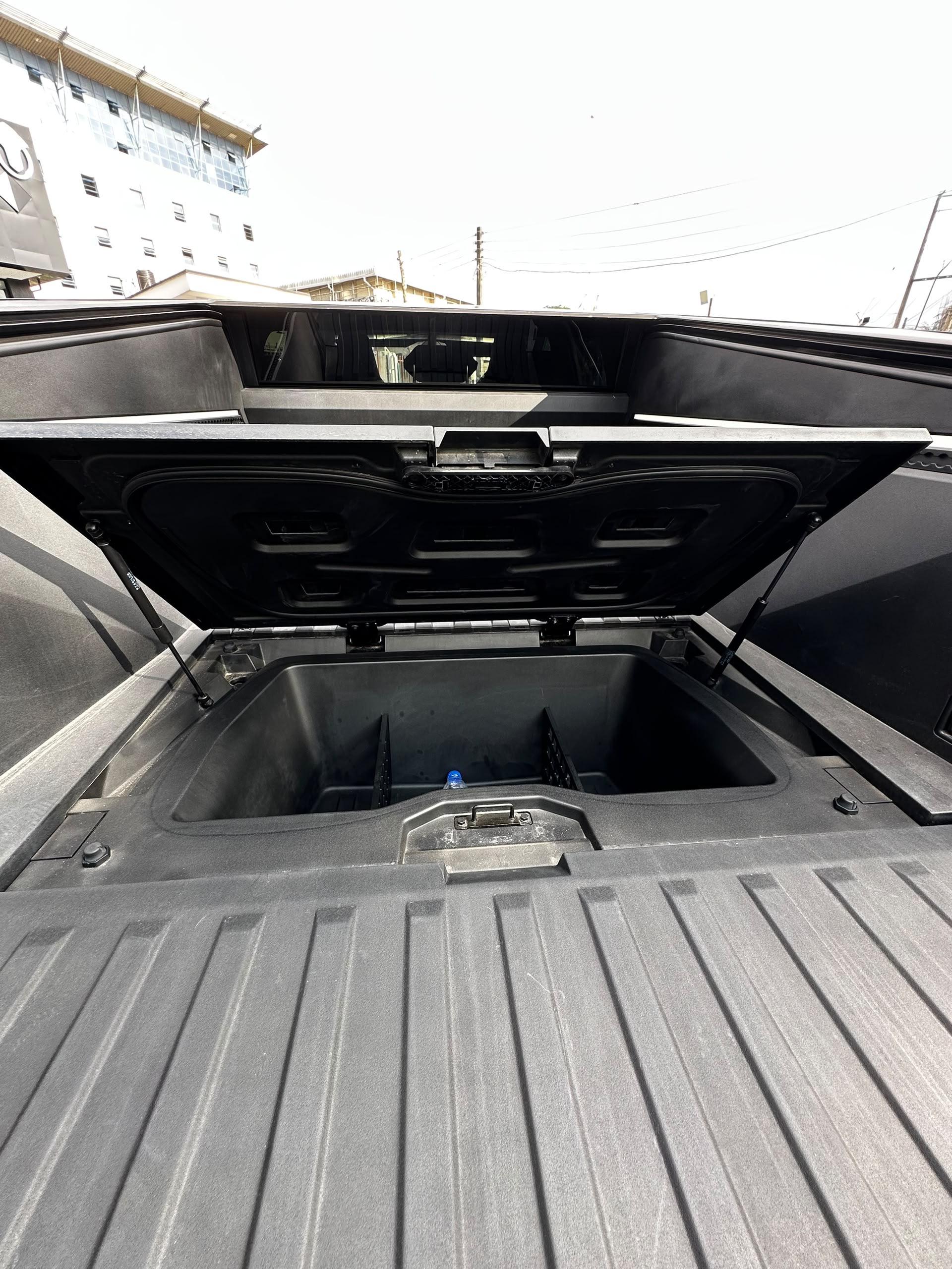  Tesla Cybertruck