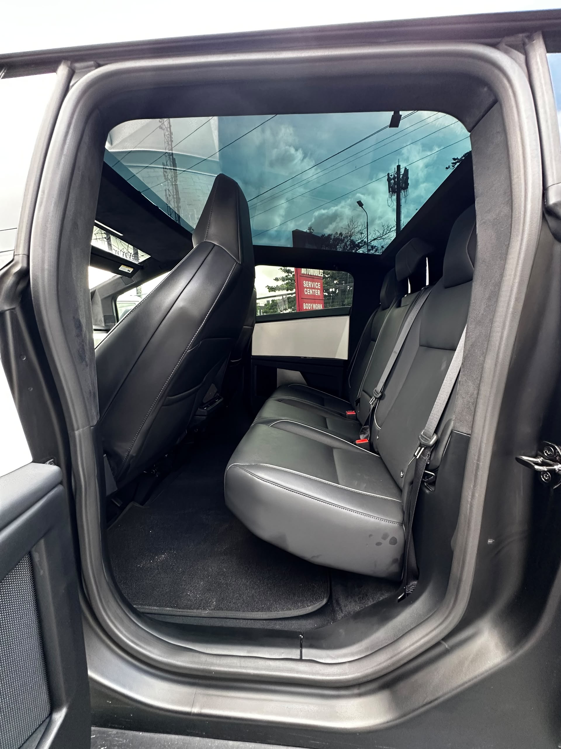  Tesla Cybertruck