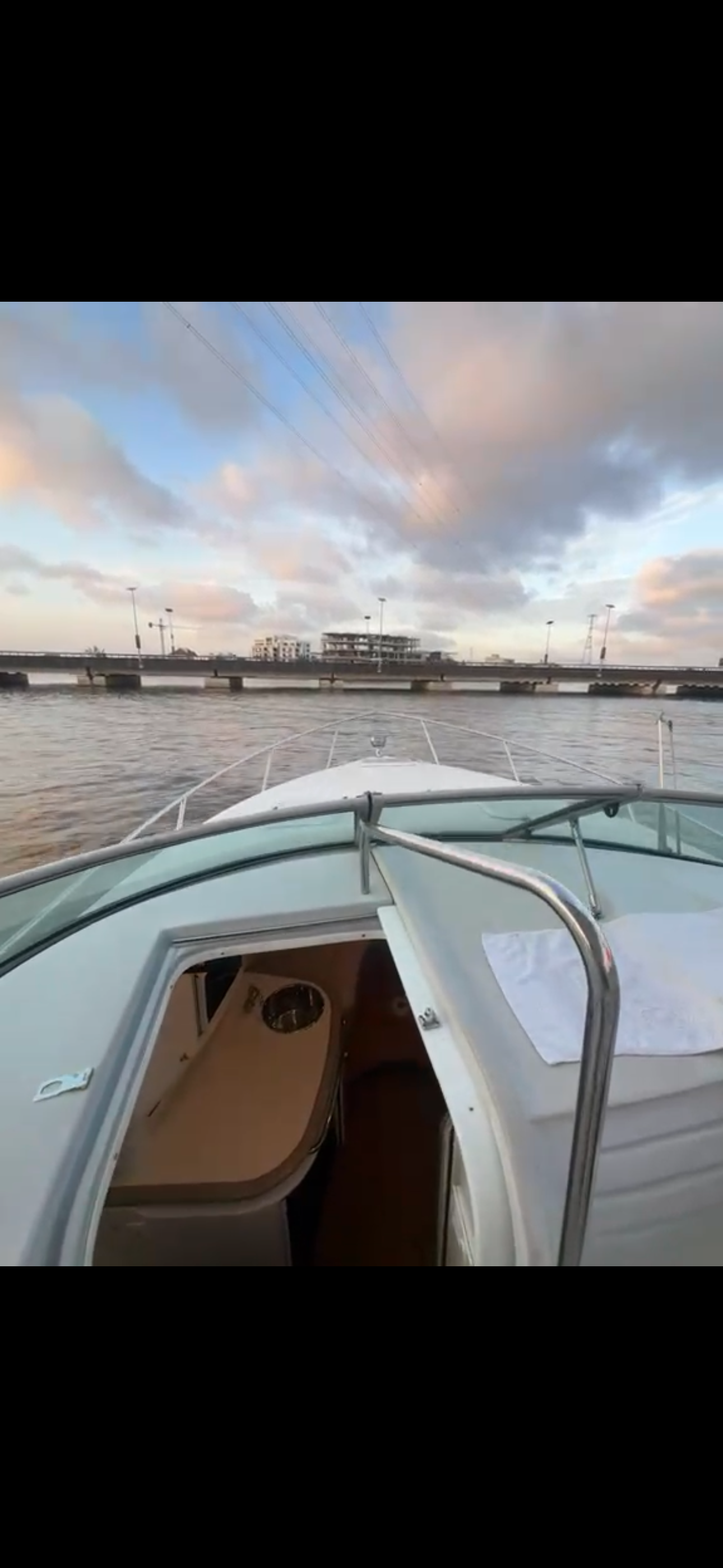 10-seater boat ride/cruise