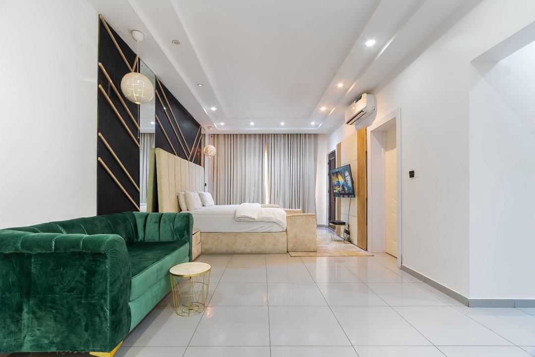4-bedroom Seaview apartment with swimming pool, snooker.