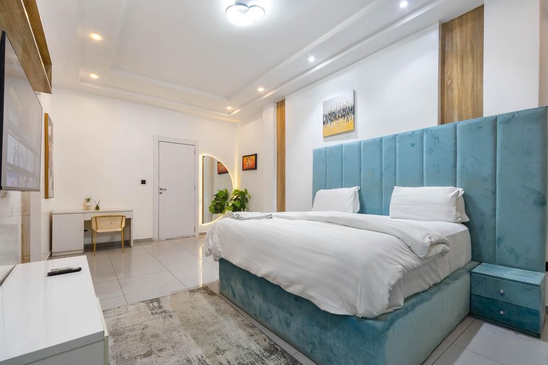 4-bedroom Seaview apartment with swimming pool, snooker.