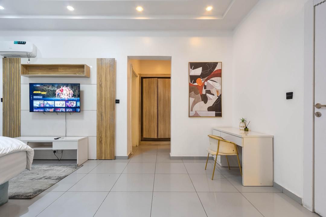 4-bedroom Seaview apartment with swimming pool, snooker.