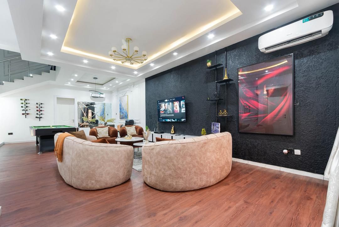 4-bedroom Seaview apartment with swimming pool, snooker.