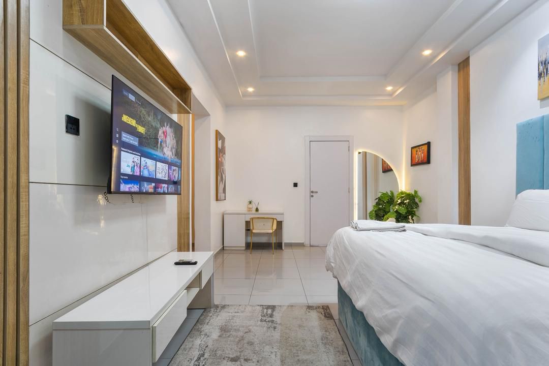 4-bedroom Seaview apartment with swimming pool, snooker.