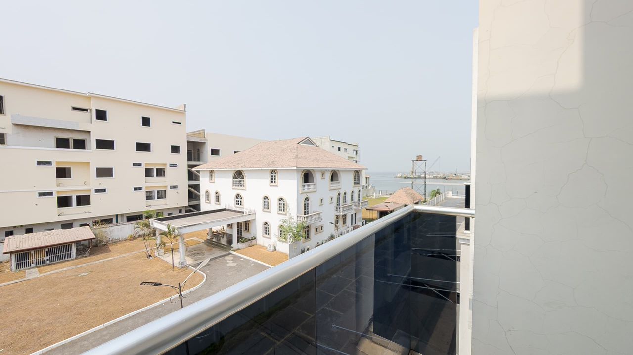 4-bedroom Seaview apartment with swimming pool, snooker.