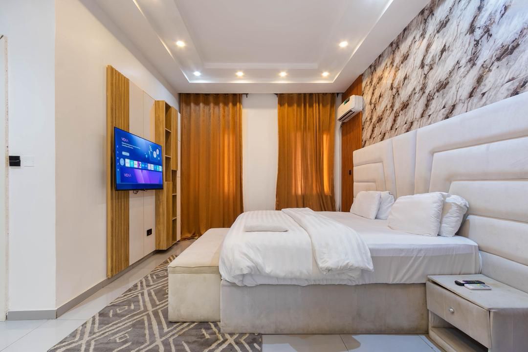 4-bedroom Seaview apartment with swimming pool, snooker.