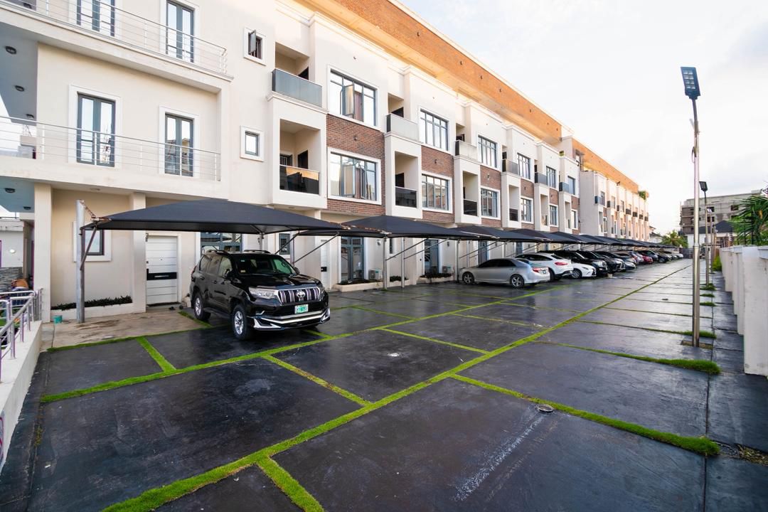 4-bedroom Seaview apartment with swimming pool, snooker.