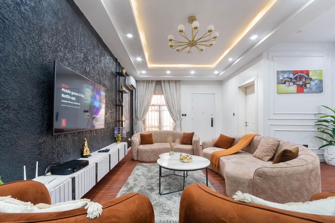 4-bedroom Seaview apartment with swimming pool, snooker.