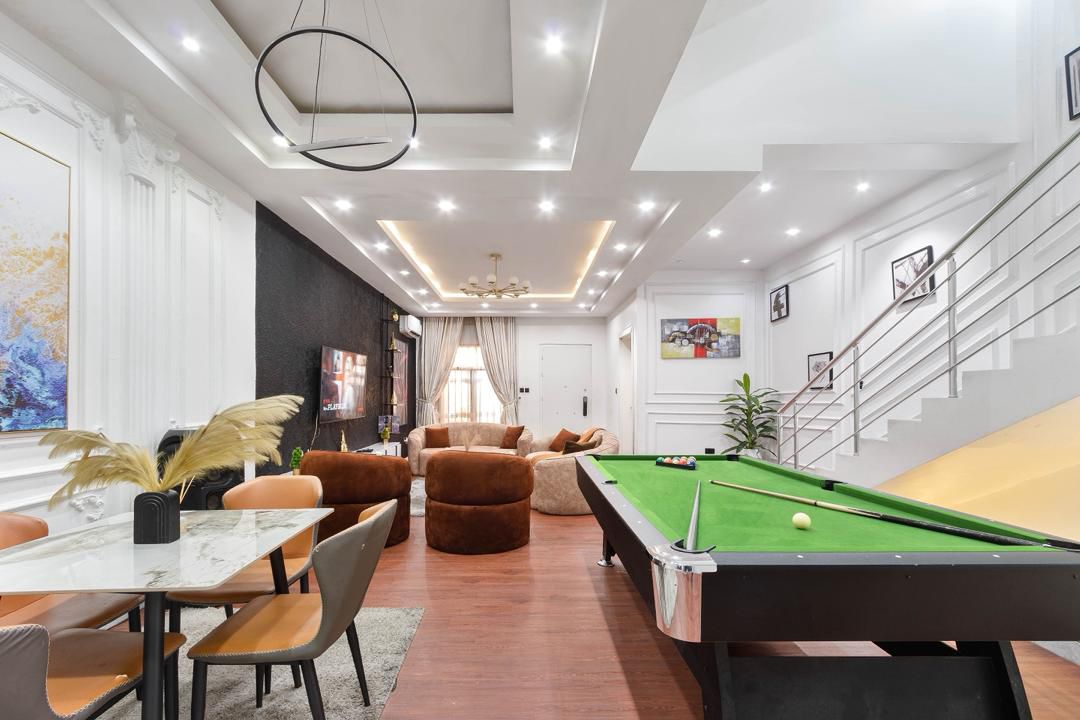 4-bedroom Seaview apartment with swimming pool, snooker.