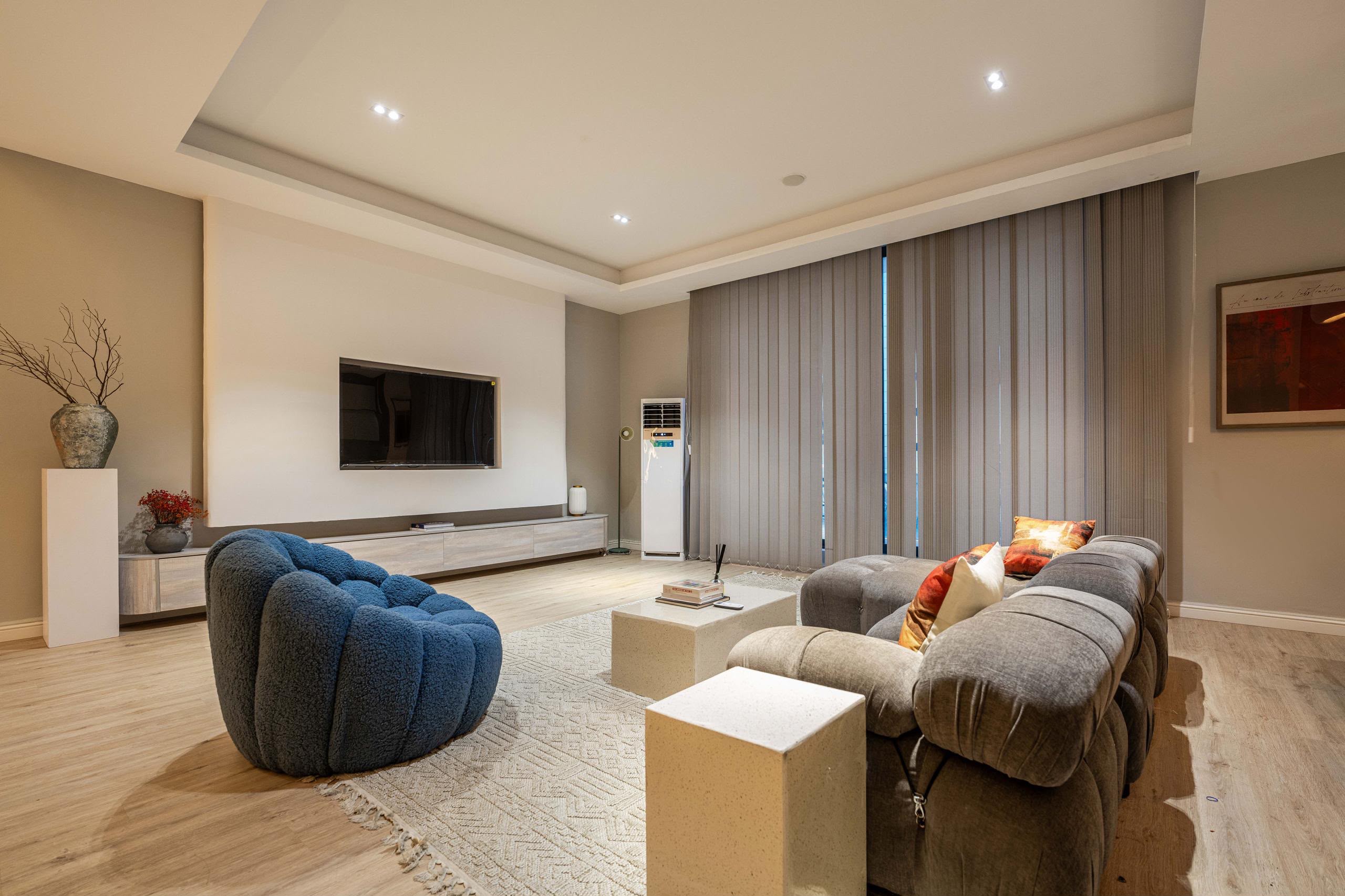 STYLISH 2 UNIT OF 2 BEDROOM APARTMENT WITH SWIMMING POOL