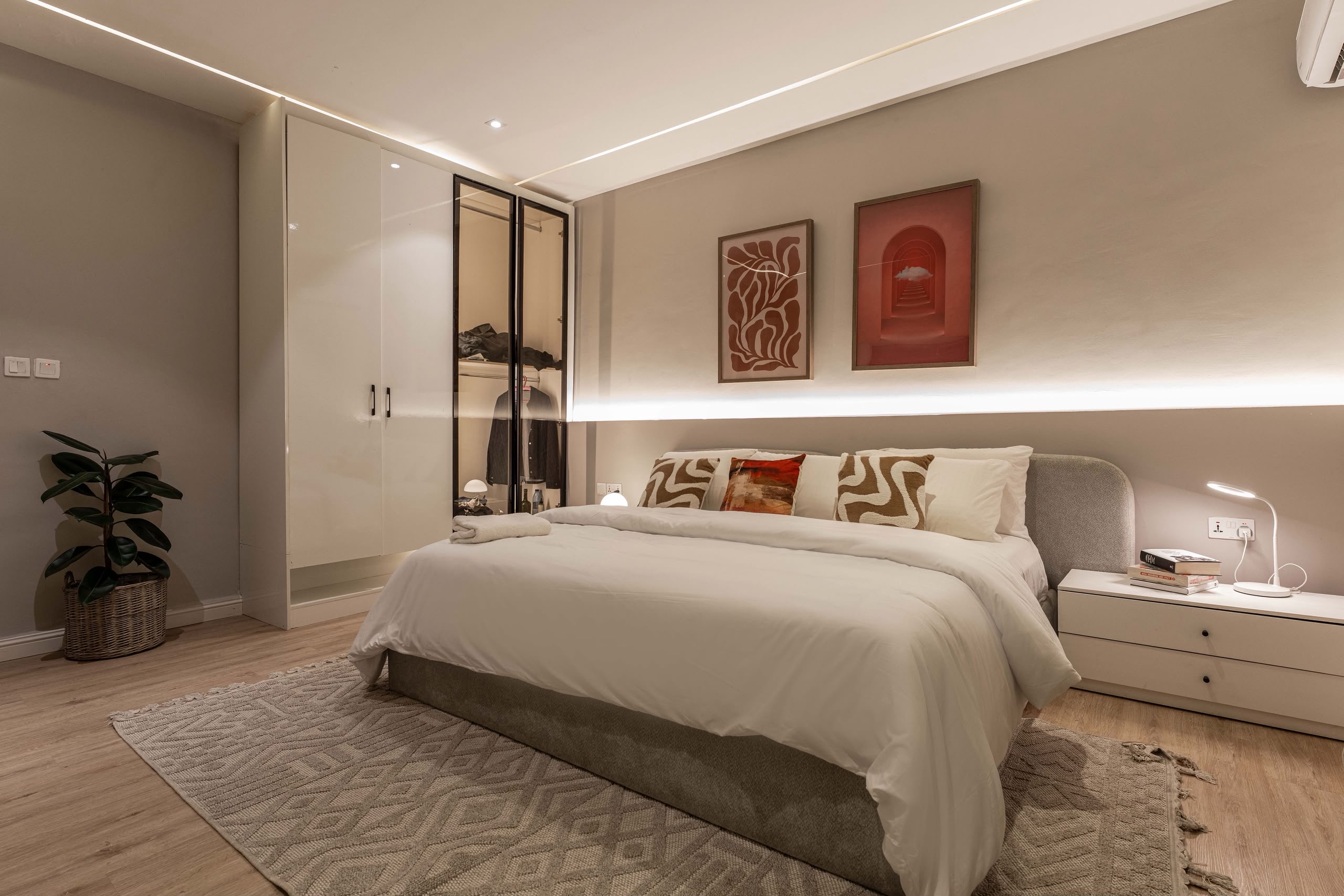 STYLISH 2 UNIT OF 2 BEDROOM APARTMENT WITH SWIMMING POOL