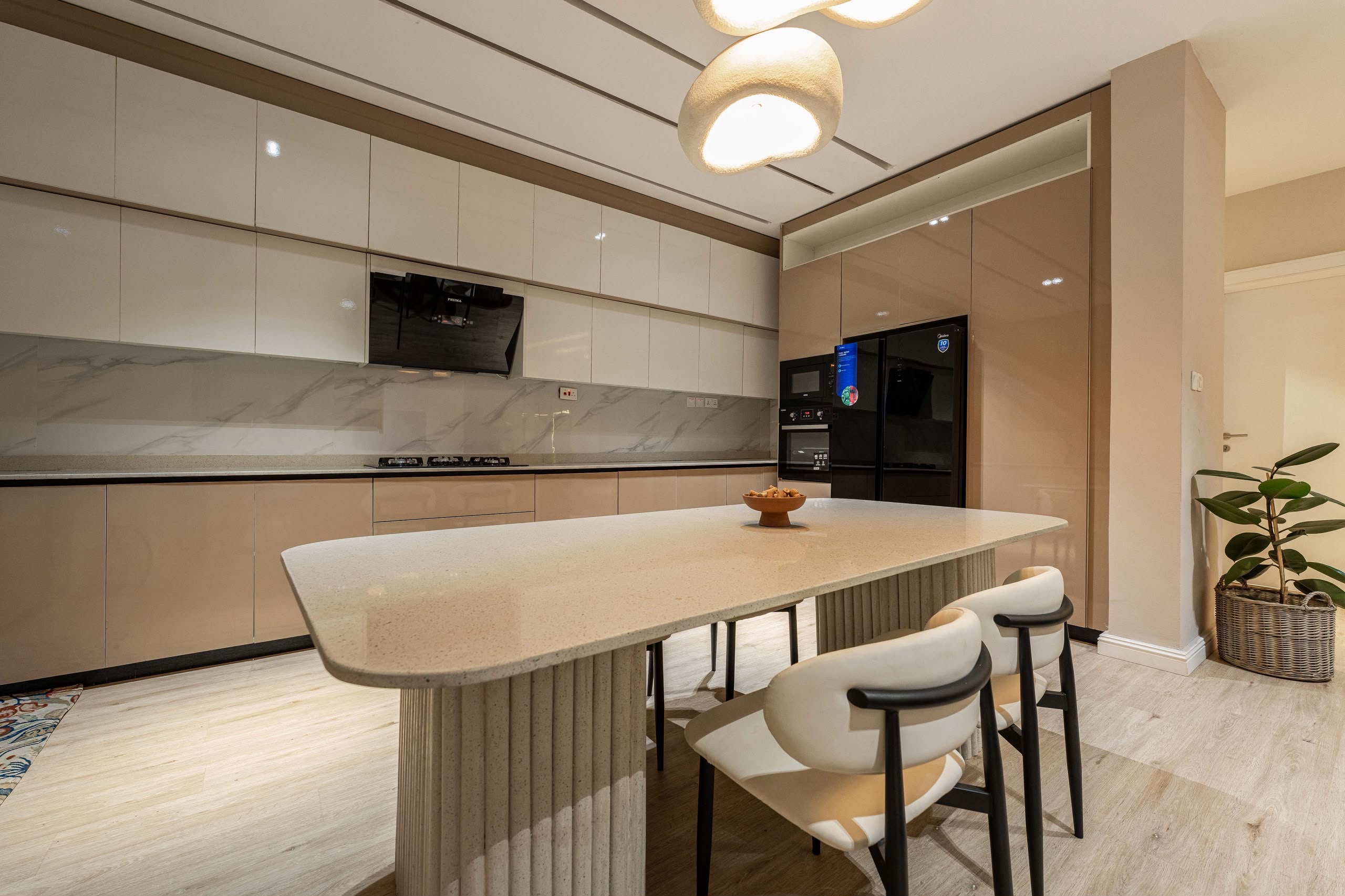 STYLISH 2 UNIT OF 2 BEDROOM APARTMENT WITH SWIMMING POOL