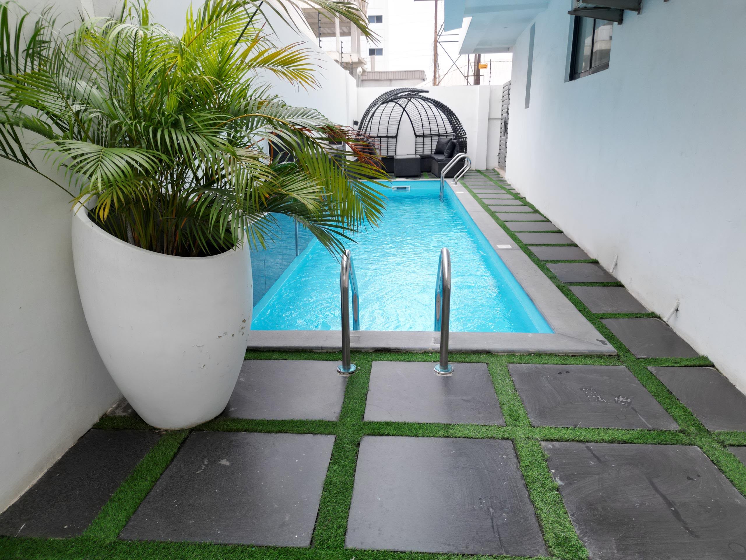 STYLISH 2 UNIT OF 2 BEDROOM APARTMENT WITH SWIMMING POOL