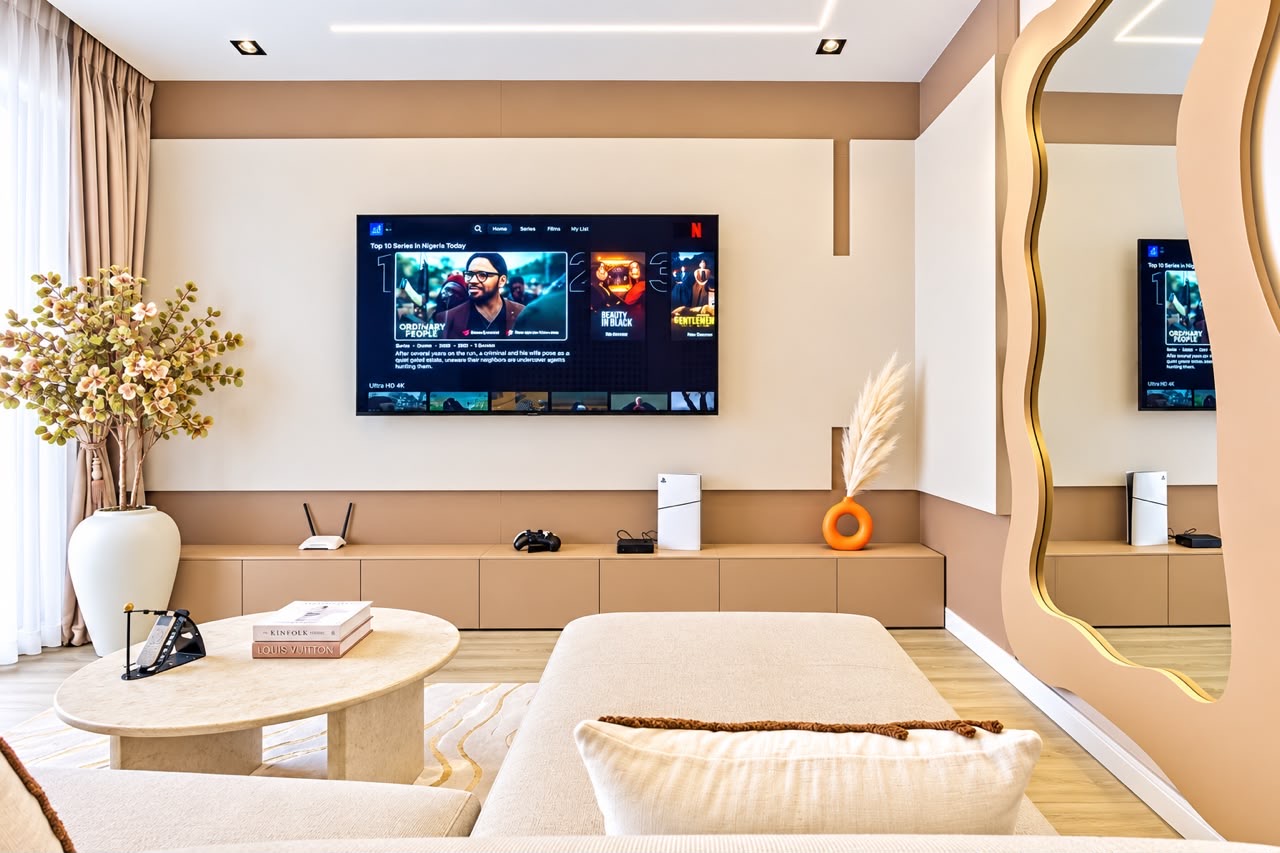 LUXURY NEW 1 BEDROOM APARTMENT WITH PS5, SWIMMING POOL,SNOOKER BOARD AND GYM