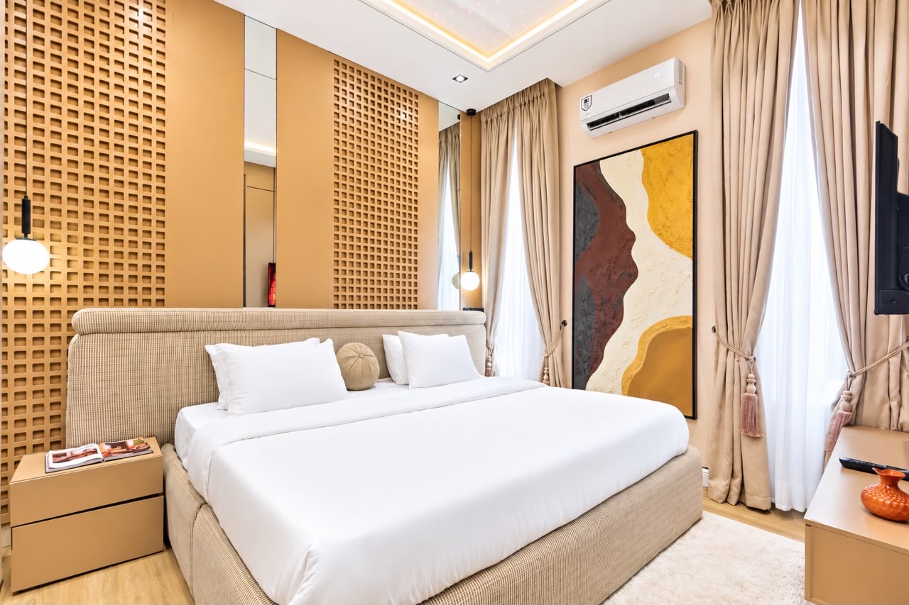 LUXURY NEW 1 BEDROOM APARTMENT WITH PS5, SWIMMING POOL,SNOOKER BOARD AND GYM