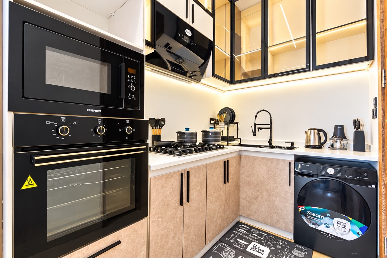 LUXURY NEW 1 BEDROOM APARTMENT WITH PS5, SWIMMING POOL,SNOOKER BOARD AND GYM