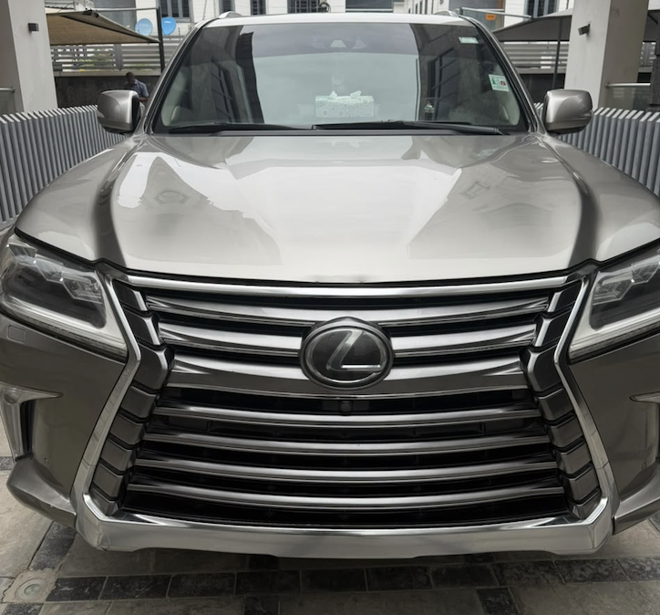 LX 570
