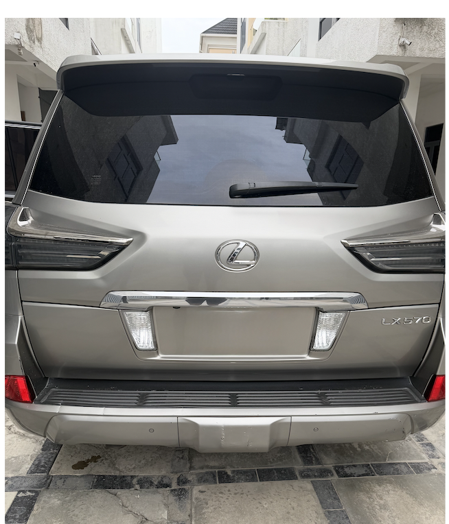 LX 570