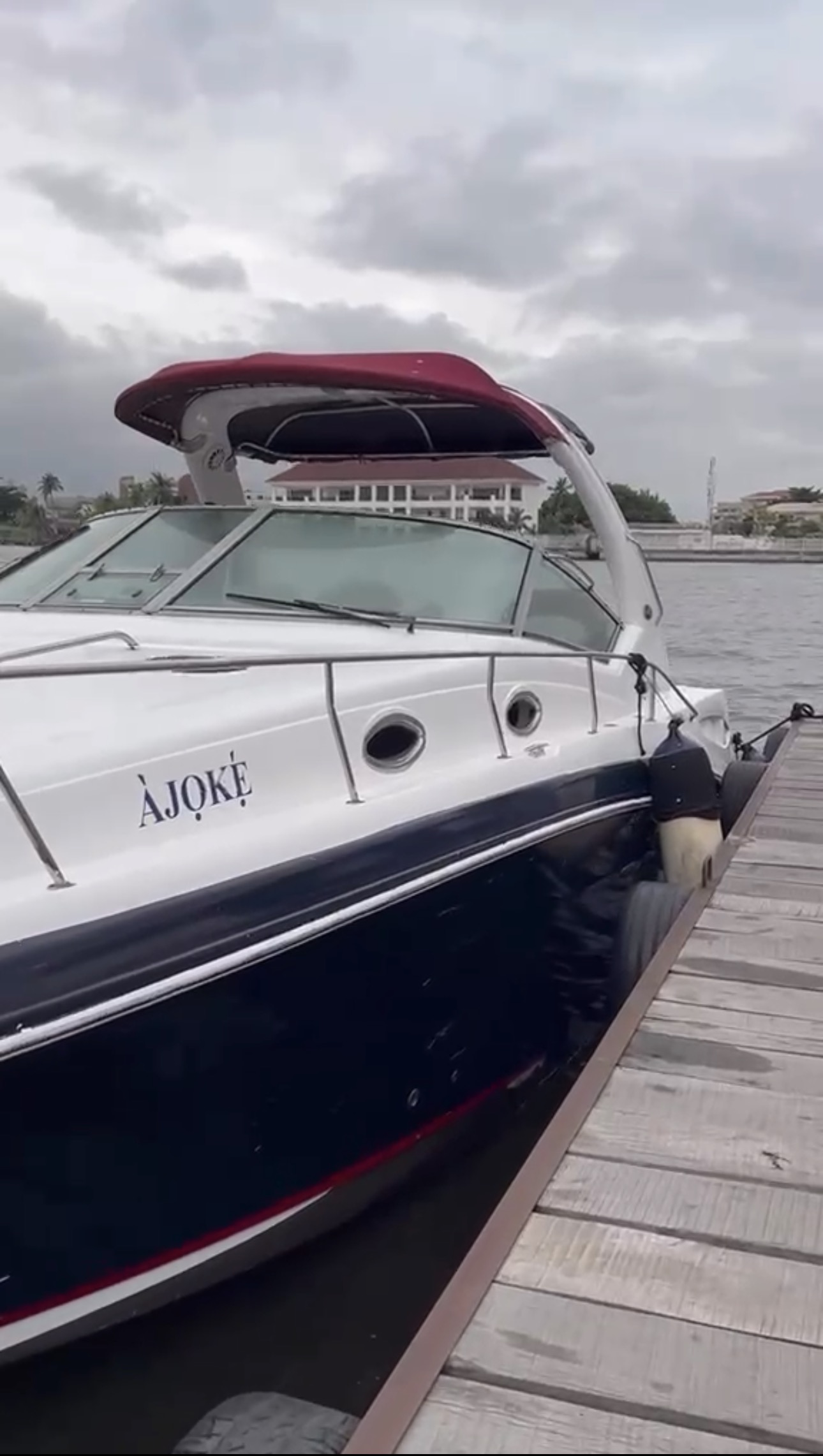 20-Seater boat powered by triple 400HP engines 