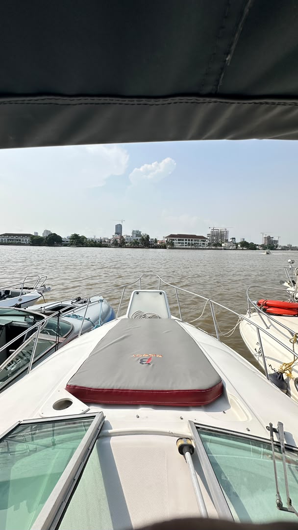 15 SEATER BOAT